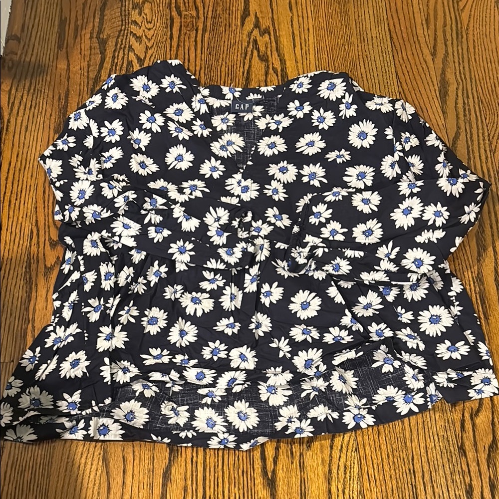 GAP Women's Navy Floral Top